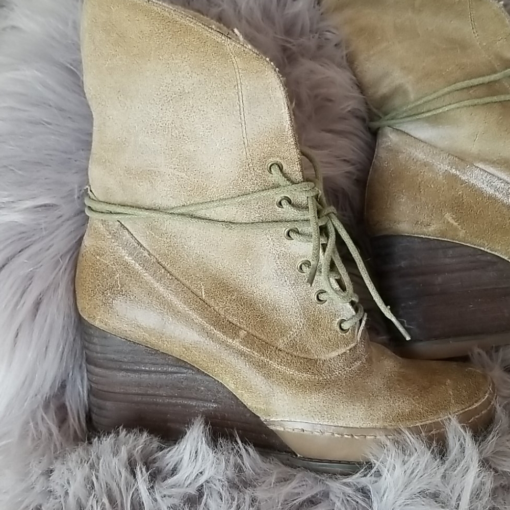 Boots - Picture 2 of 8